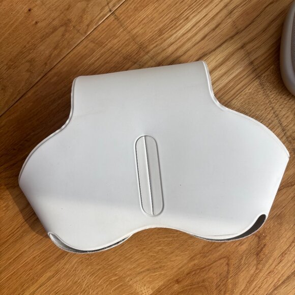 AirPods Max - Silver - Picture 4 of 5